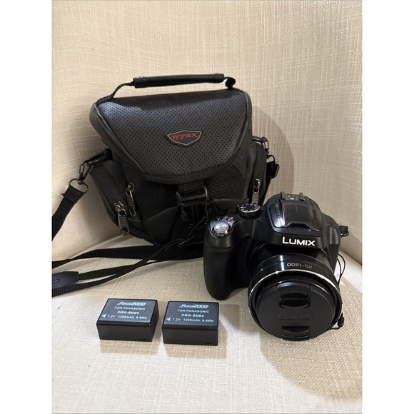 Panasonic Lumix DMC-FZ70 16.1MP Camera 60x Zoom w/ 3 Batteries Case